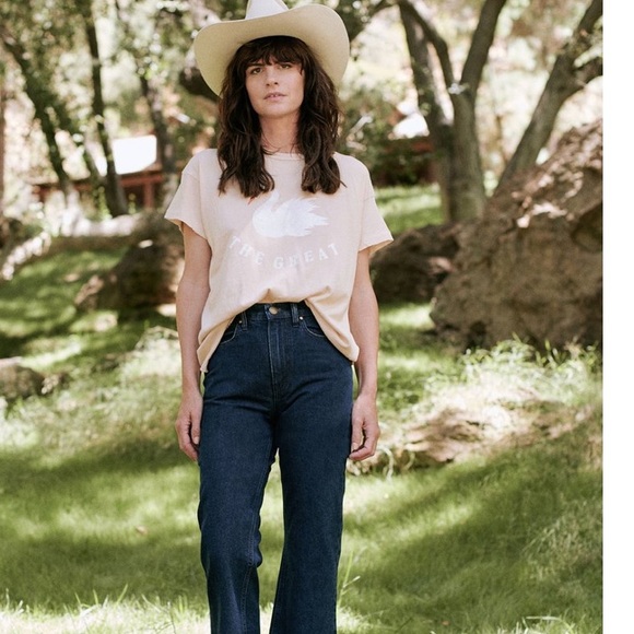 THE GREAT. Tops - NEW • The Great • Boxy Crew Tee Swan 4/6